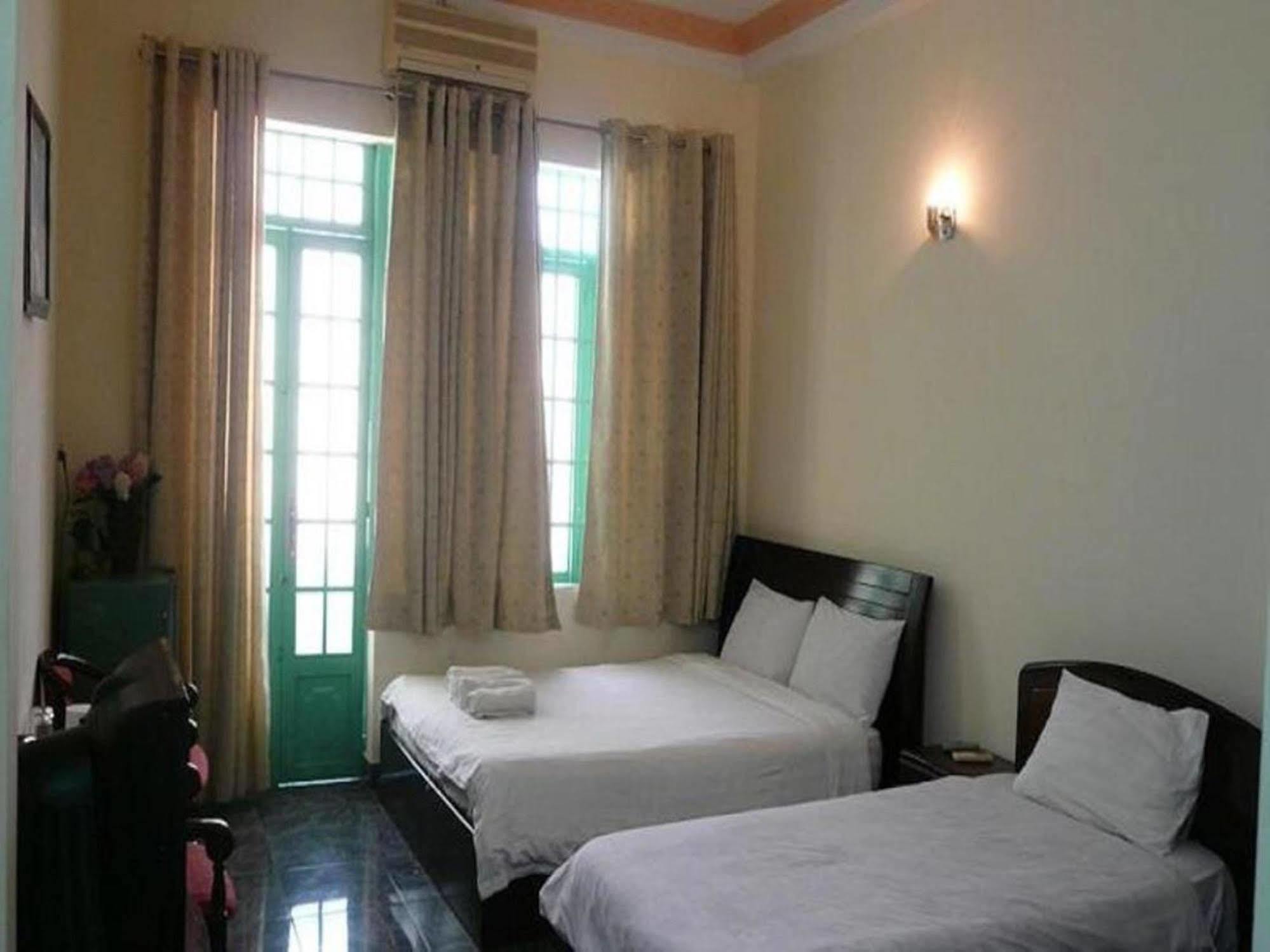 Khách sạn Tuong Hung